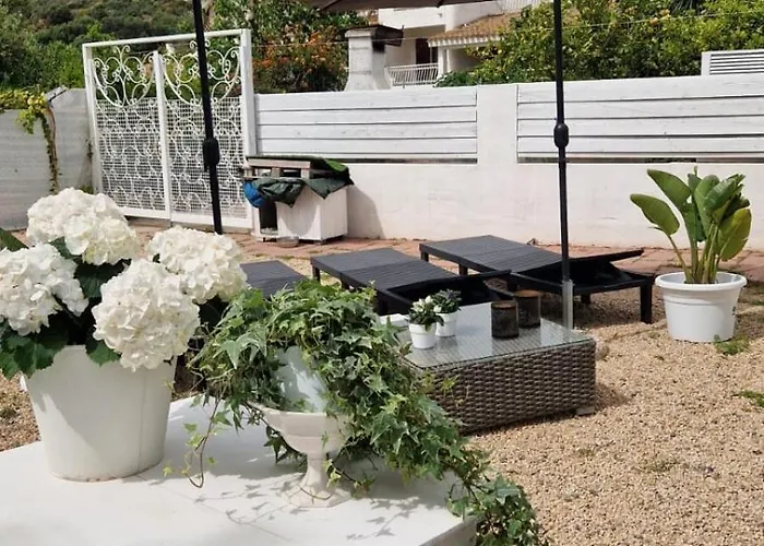 A Due Passi Dal Mare Porto Columbu - Perd'E Sali